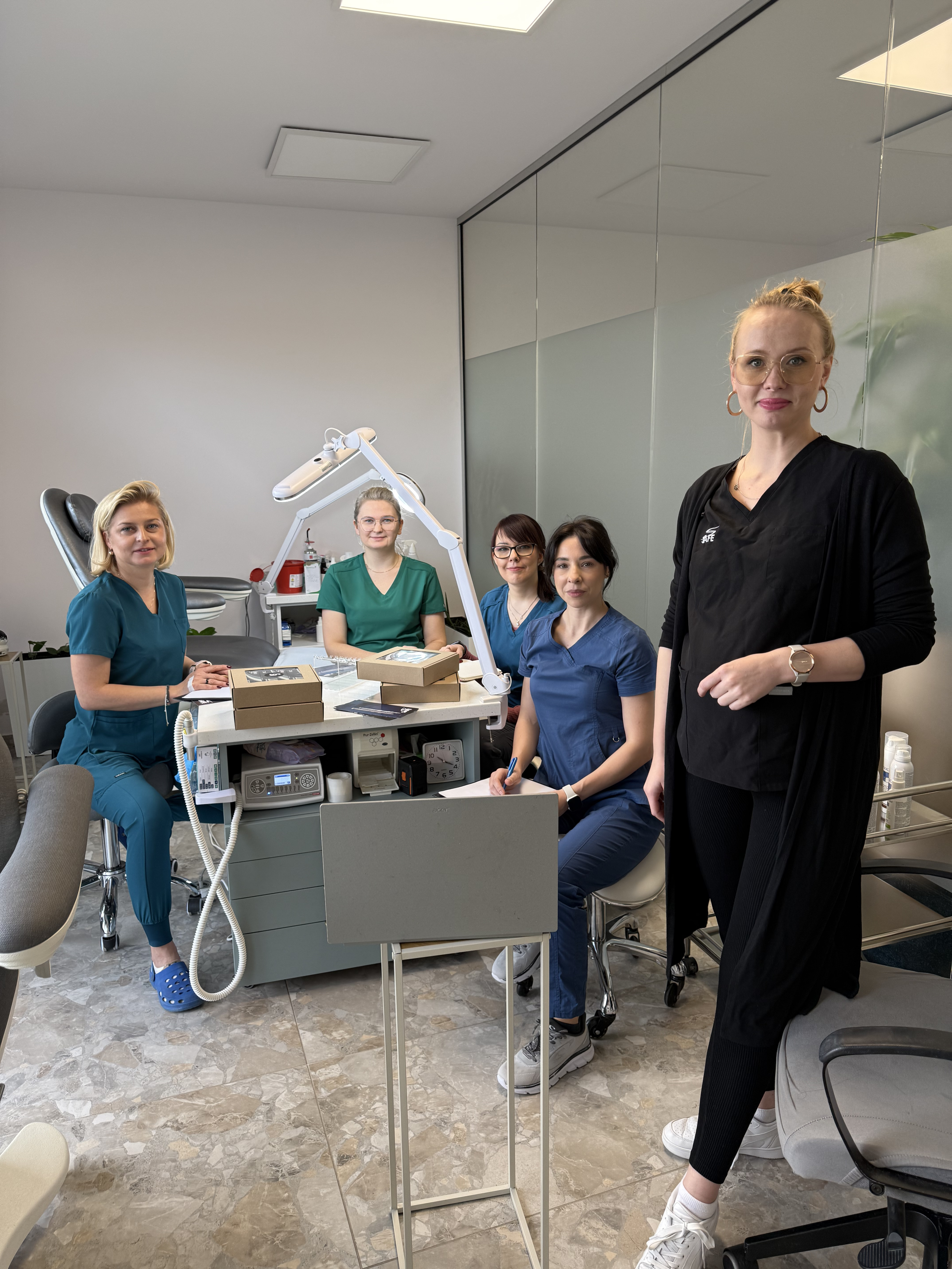 Zespół Akademii Podologii Praktycznej — Tetiana Lutsenko-Shlikhutka z kursantami